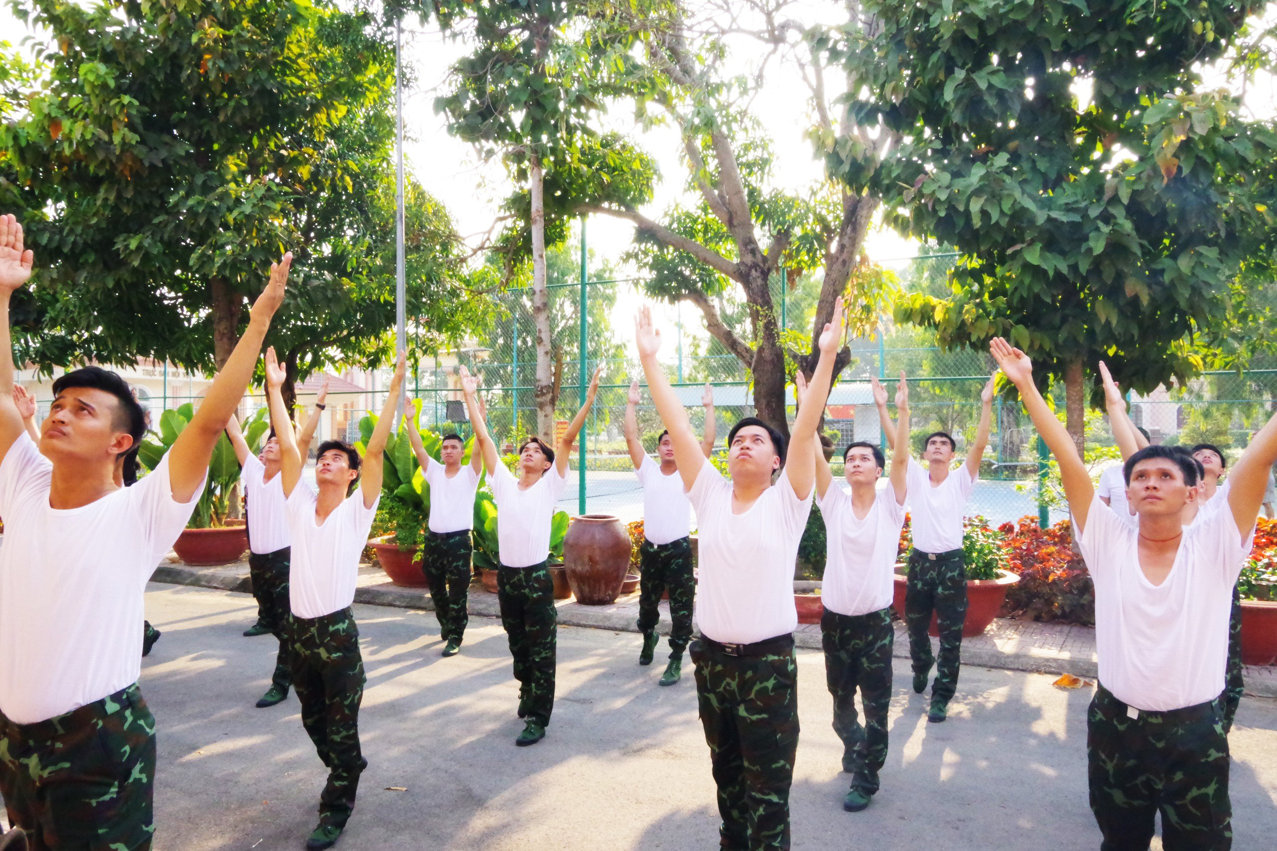 TUẦN ĐẦU TRONG MÔI TRƯỜNG QUÂN NGŨ