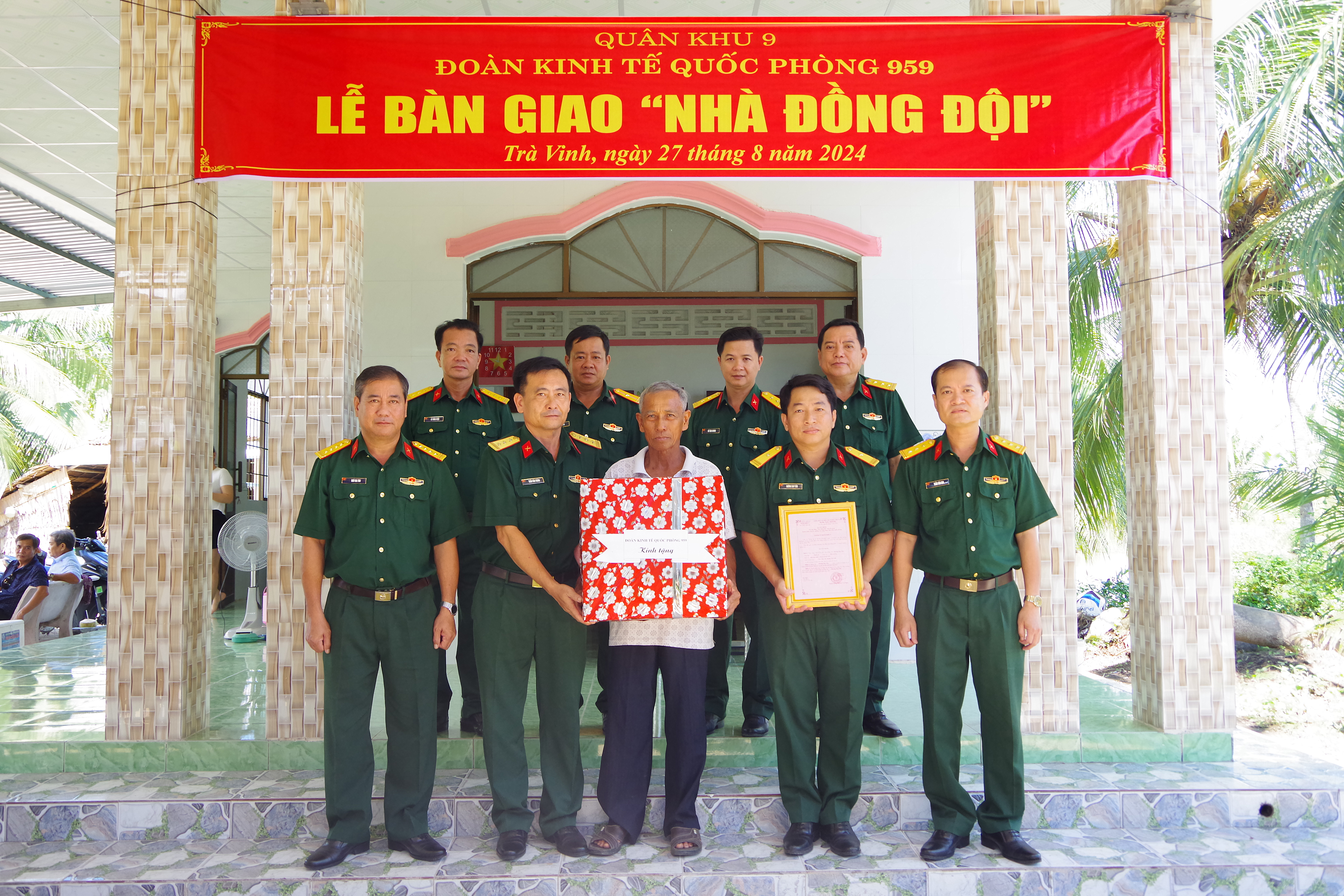 BÀN GIAO NHÀ ĐỒNG ĐỘI CHO ĐỒNG CHÍ DƯƠNG DUY TÂN, ĐỘI TRƯỞNG ĐỘI SẢN XUẤT 03