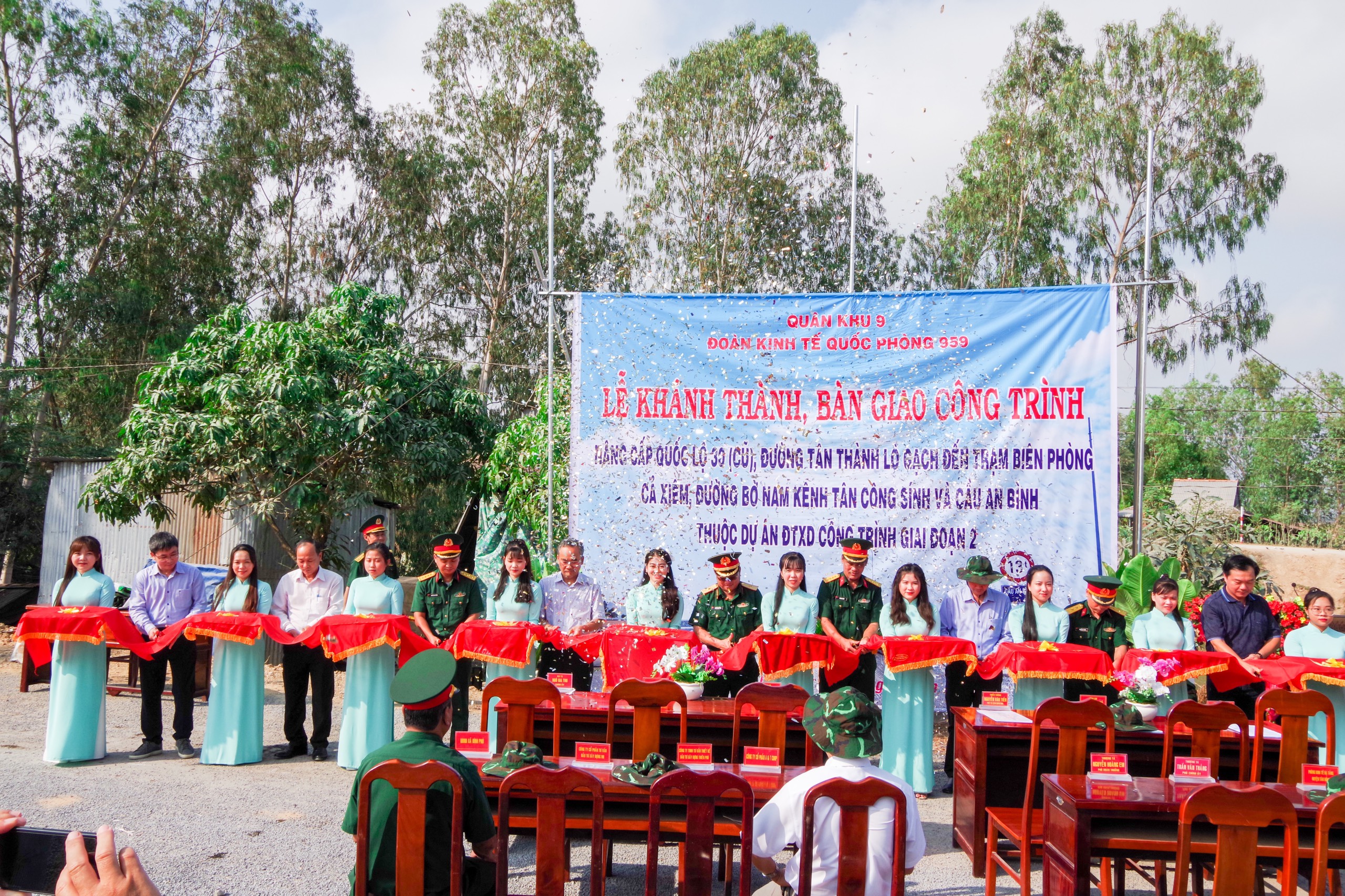 BÀN GIAO CÁC CÔNG TRÌNH DÂN SINH TẠI KHU KINH TẾ QUỐC PHÒNG TÂN HỒNG, ĐỒNG THÁP