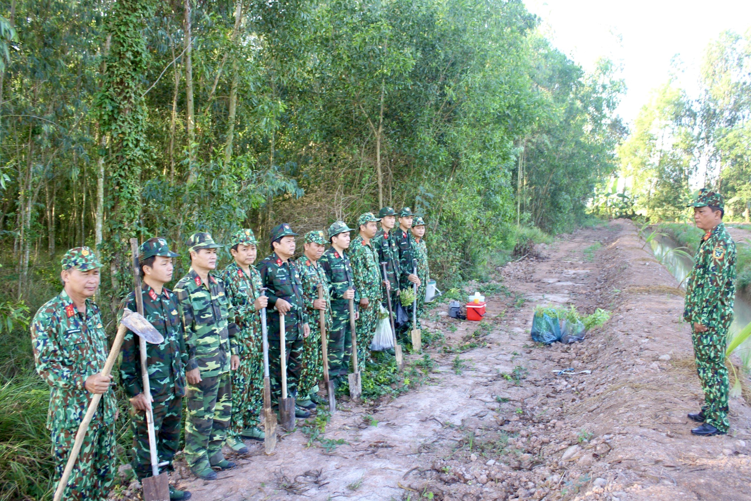 TĂNG CƯỜNG CÔNG TÁC KIỂM TRA VÀ BẢO VỆ RỪNG PHÒNG HỘ BIÊN GIỚI CỬA KHẨU QUỐC TẾ DINH BÀ.